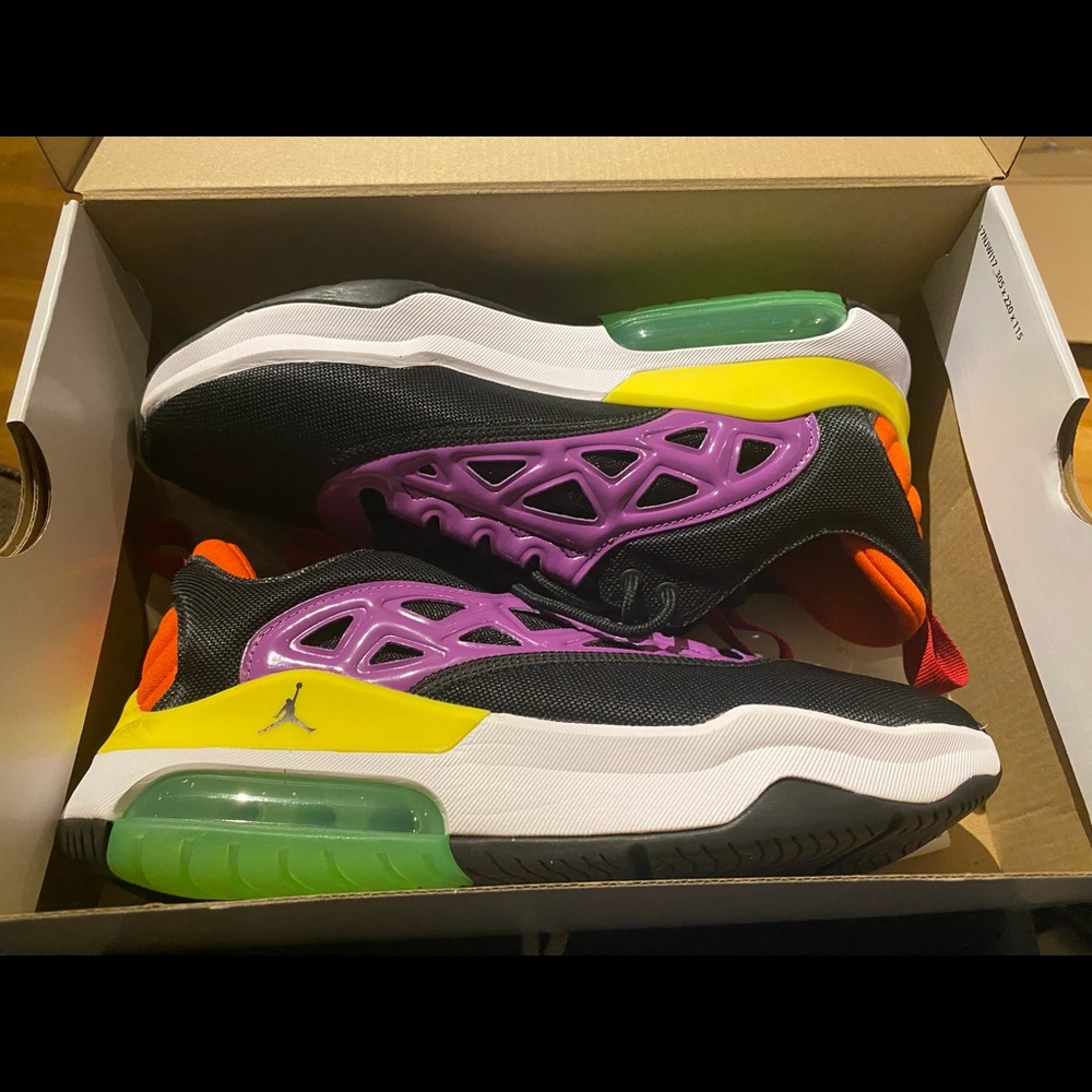 2020
Wmns Jordan Air Max 200 XX Purple Nebula SZ9